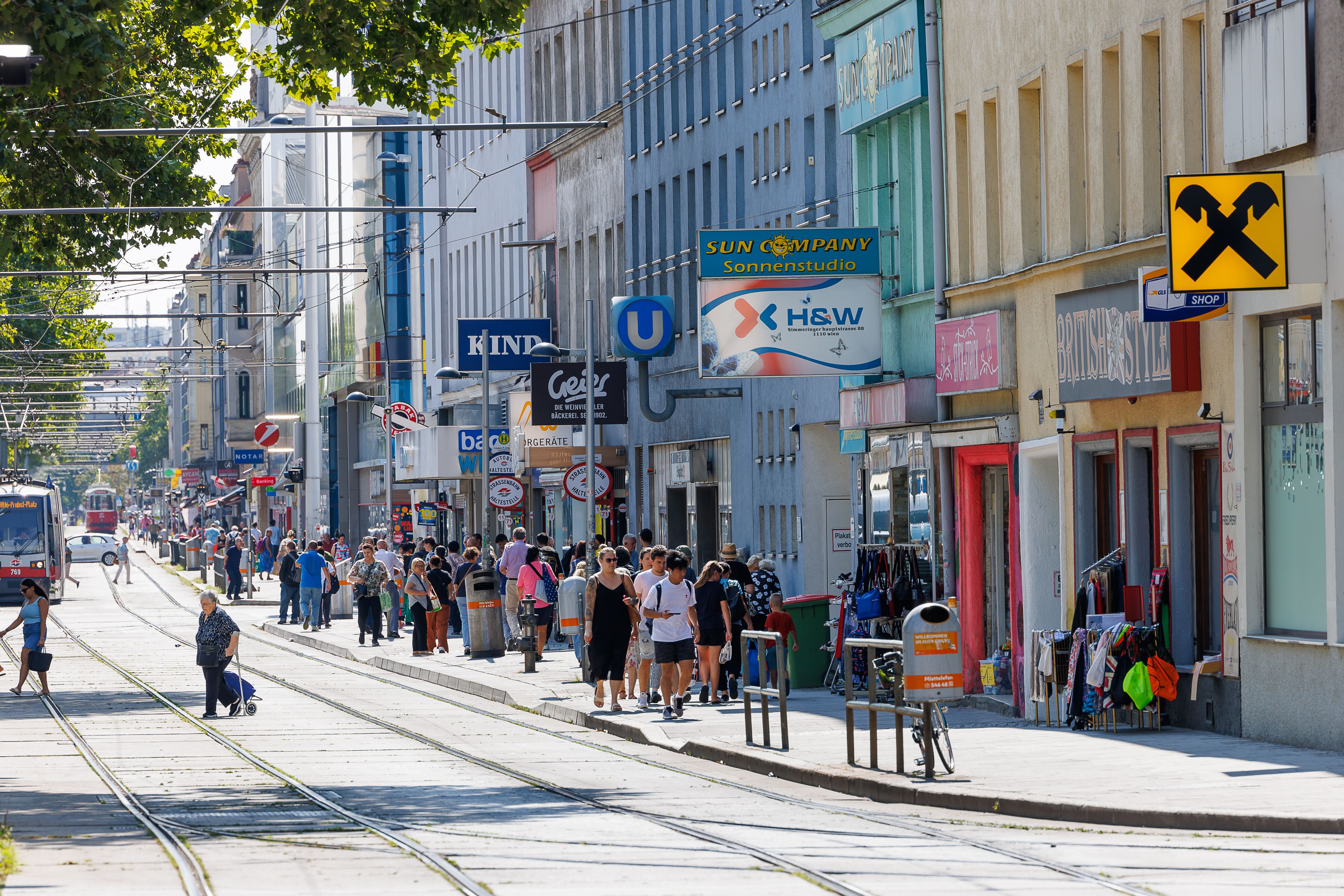 Foto: Simmeringer Hauptstraße im 11. Wiener Gemeindebezirk - Simmering