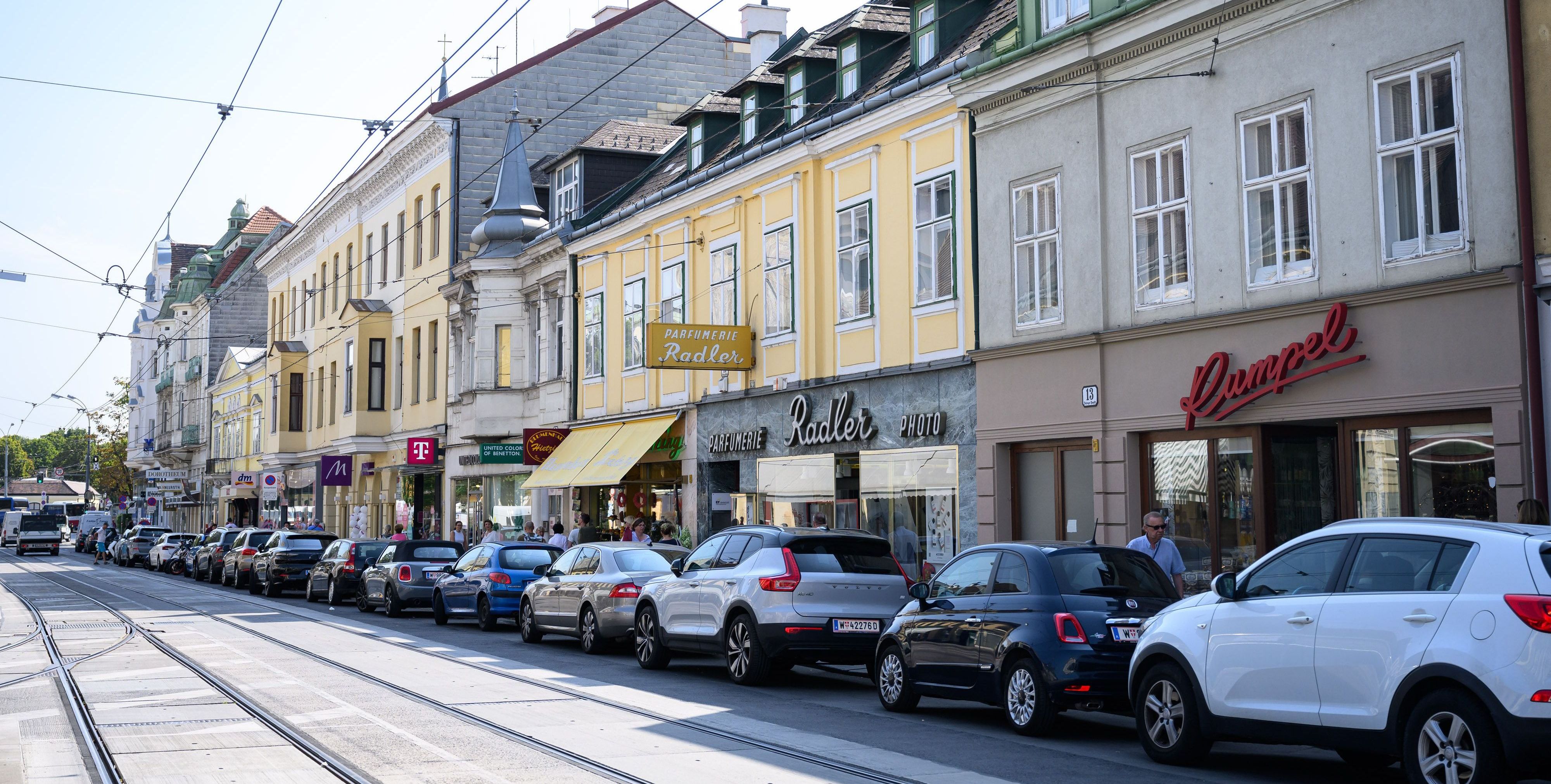 Foto: Hietzinger Hauptstraße im 13. Wiener Gemeindebezirk - Hietzing