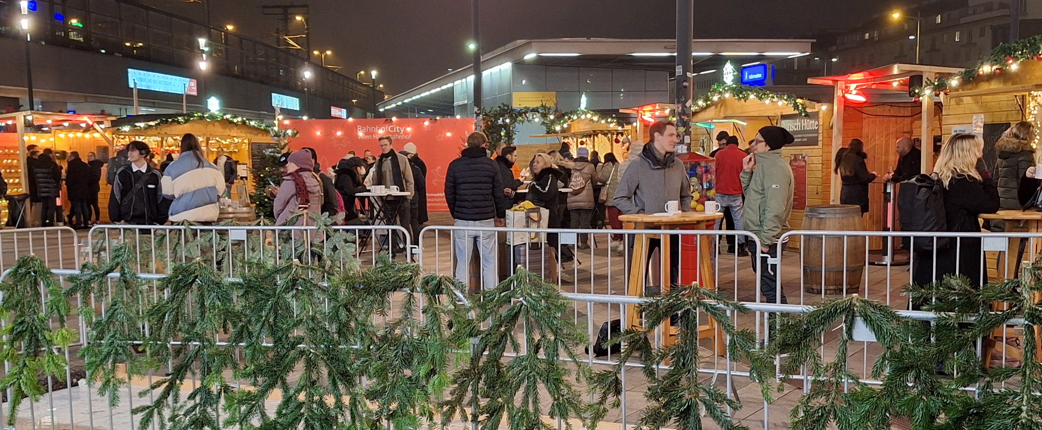 Foto: Eröffnung Weihnachtsmarkt vor Hauptbahnhof