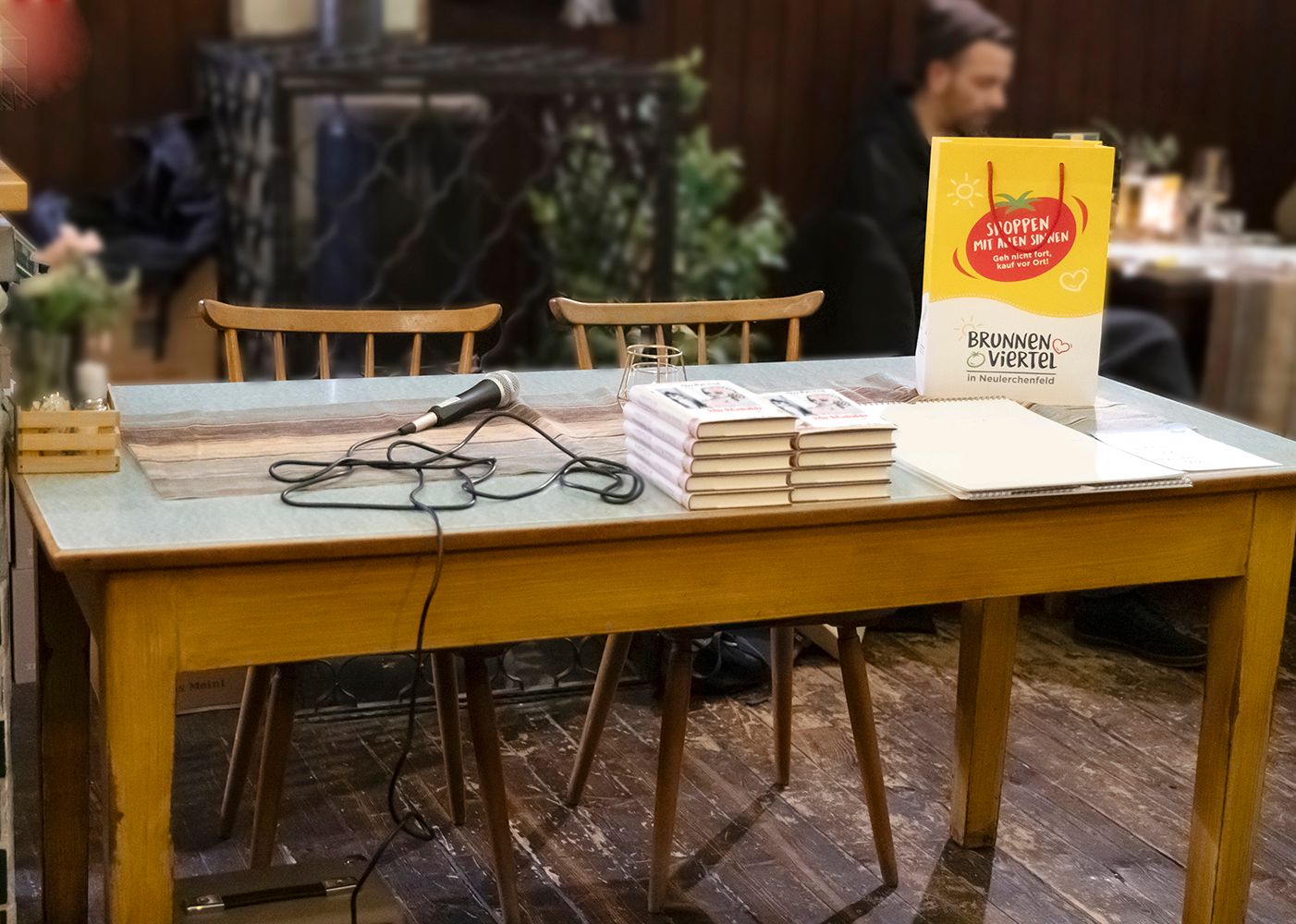 Foto: Lesung  und Gespräch zum Buch "Mit Mathilde" und zur Ausstellung "Eingestickt" 