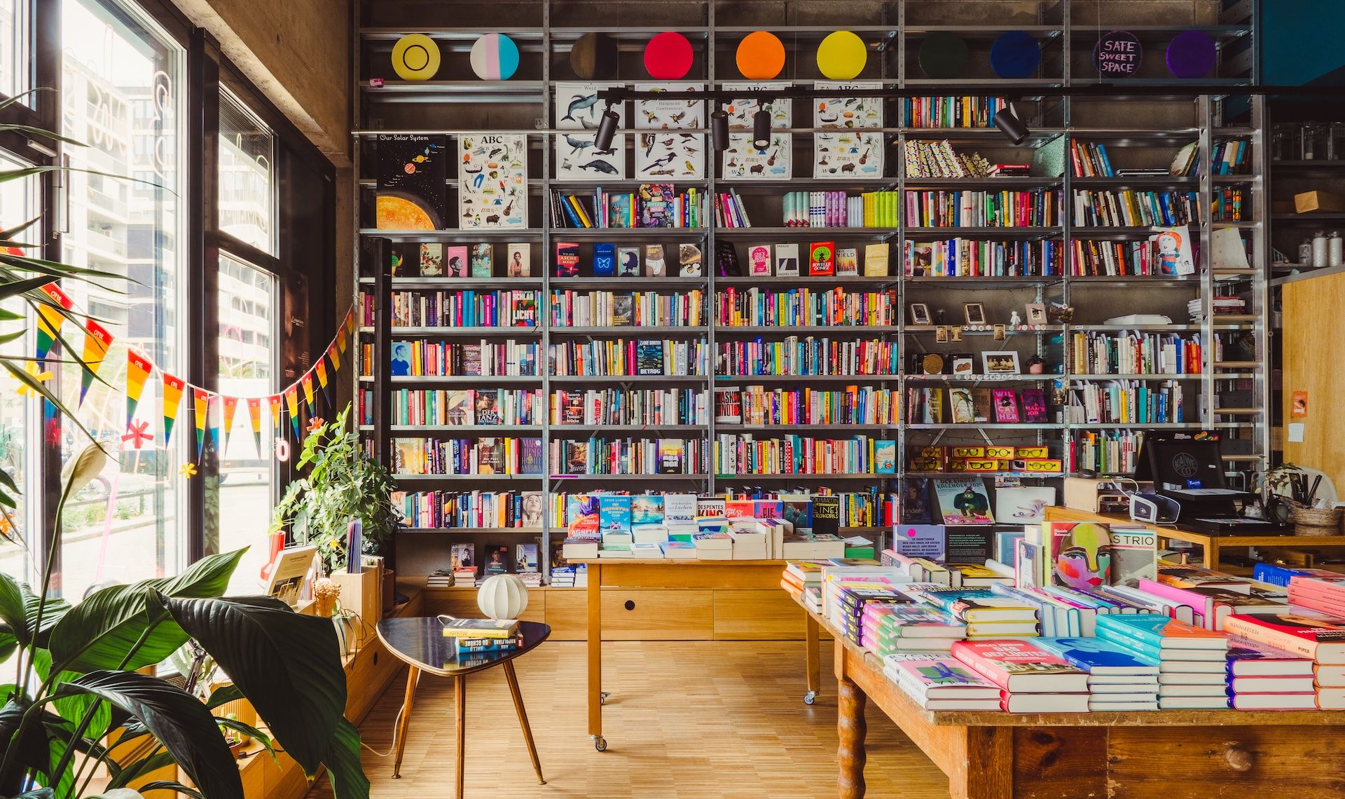 Foto: Eine queere Buchhandlung mit feministischem Fokus.