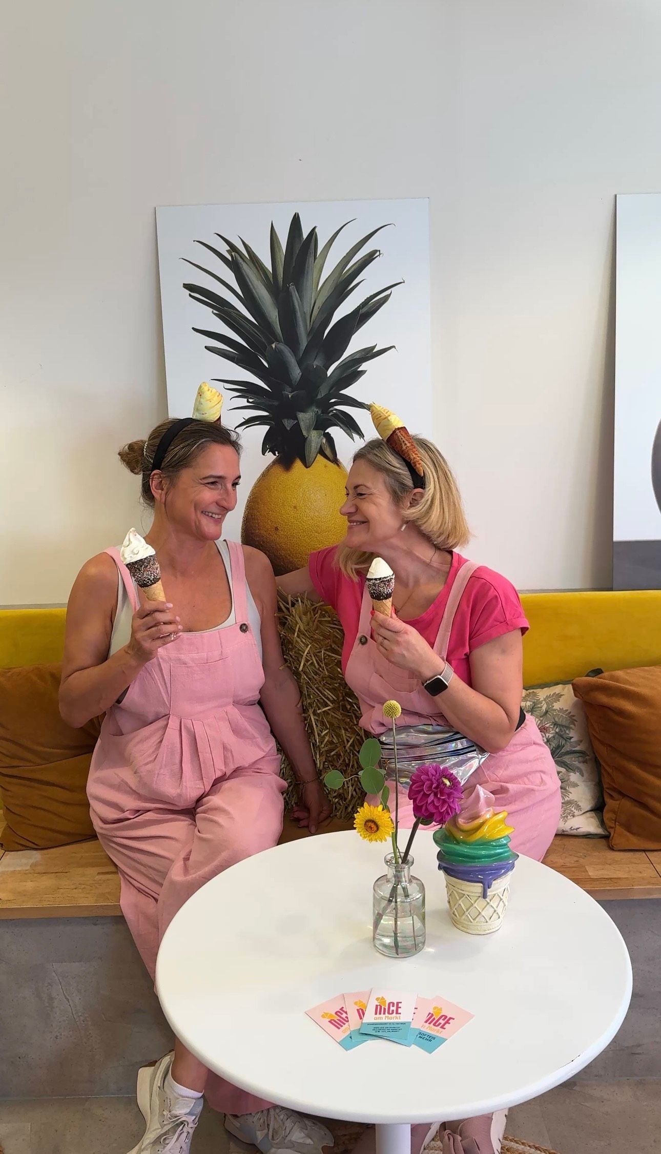Foto: Die Gründerinnen von nICE am Markt Nicole Gruber und Eva Lex-Huszar