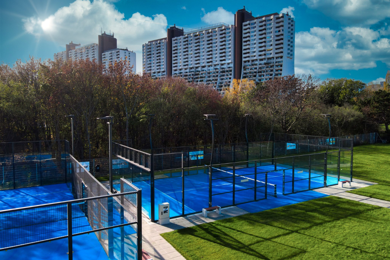 Mehrere Outdoor Padelcourts