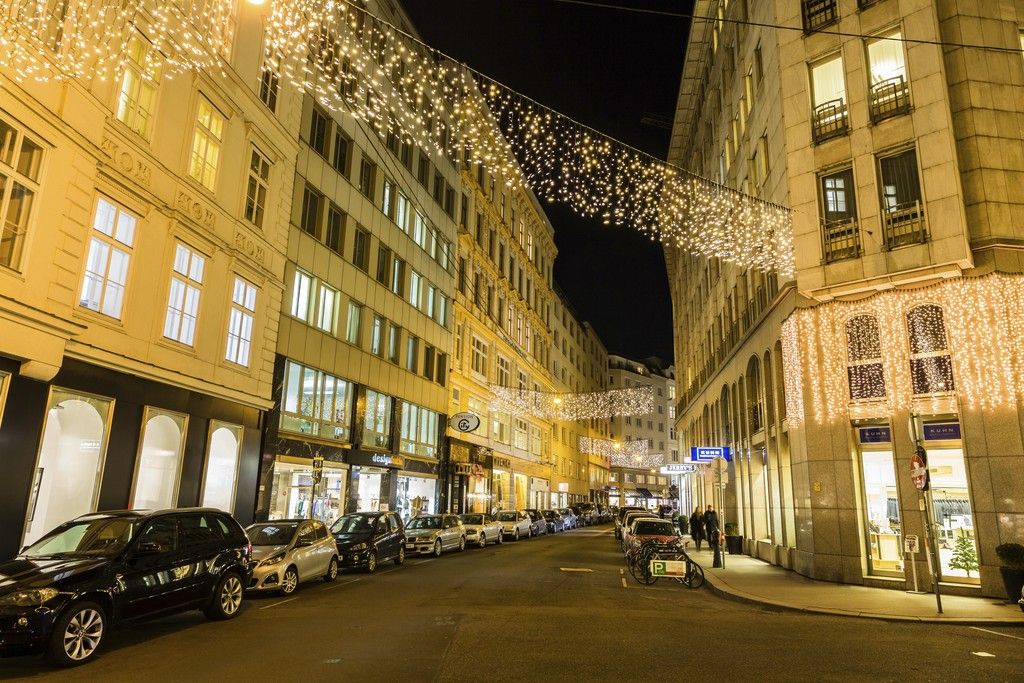 Foto: Weihnachtsbeleuchtung am Bauernmarkt