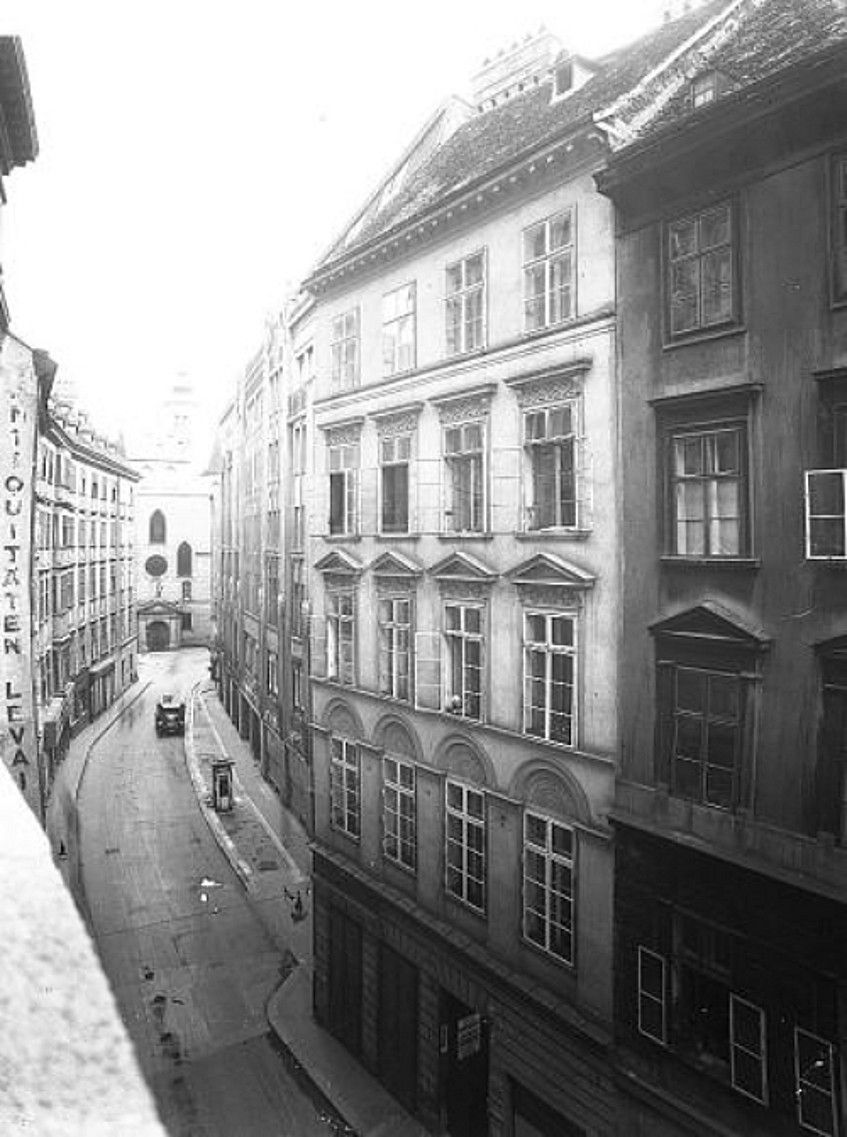 Foto: Die Weihburggasse um 1940