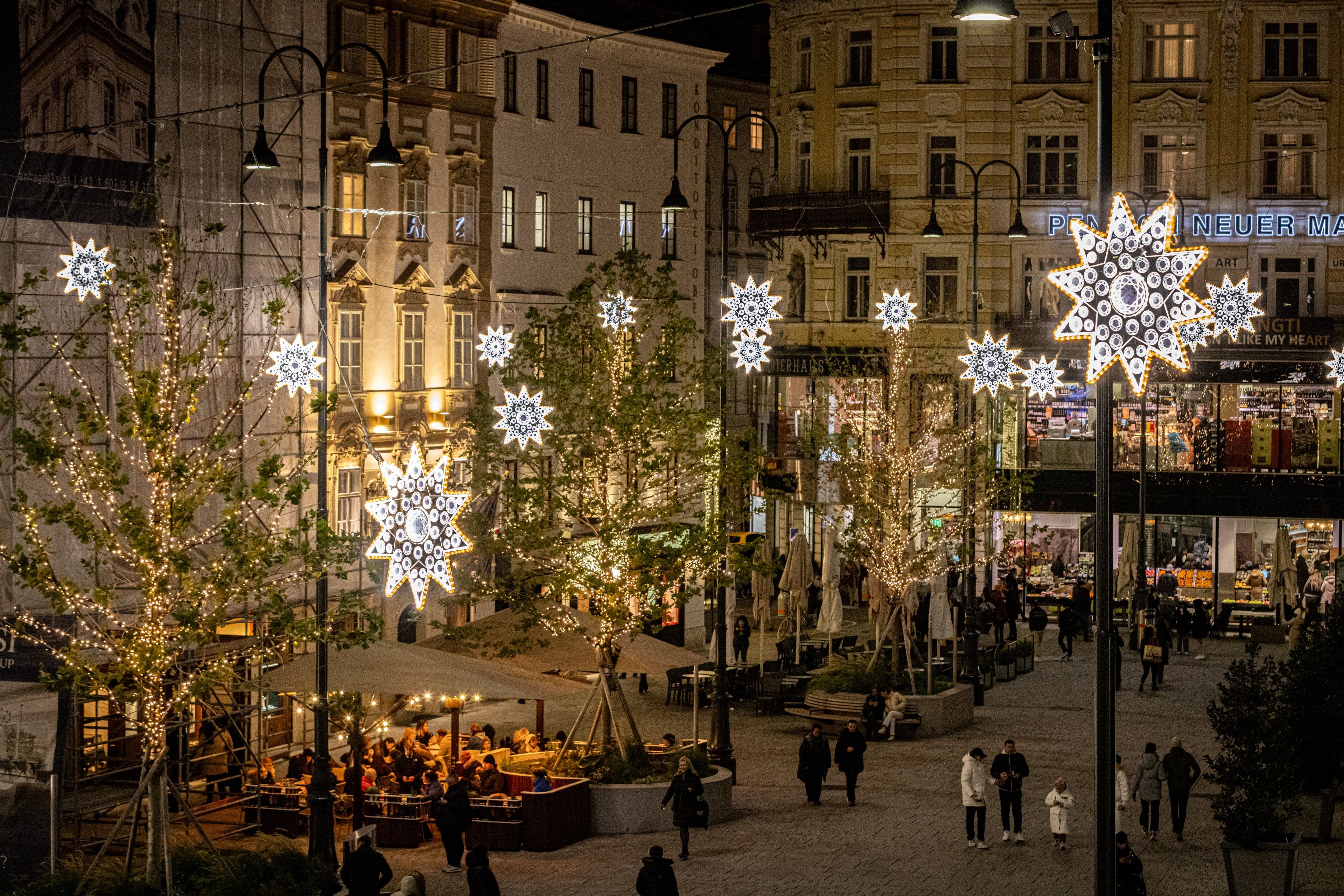 Foto: Weihnachtsbeleuchtung am neuen Markt