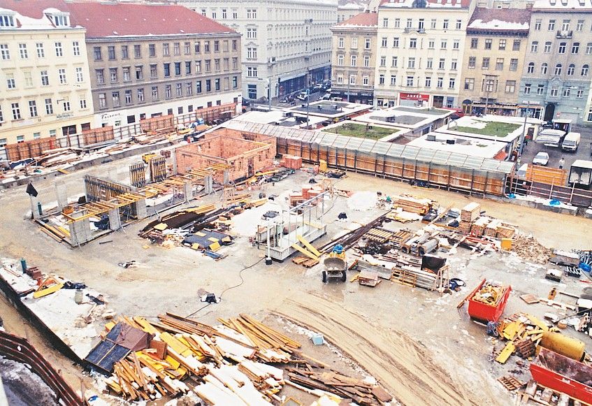 Foto: Taborstraße früher, auf der Umbauarbeiten im Gange sind